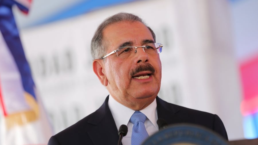 critican-propuesta-de-diputado-para-habilitar-a-danilo-medina-como-candidato-presidencial