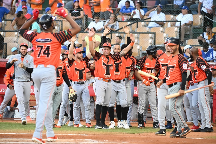 eloy-la-saco,-brooks-domina-y-toros-superan-al-licey