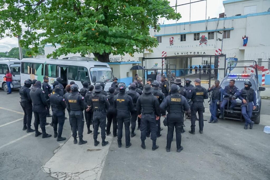 continua-el-traslado-de-privados-de-libertad-de-la-victoria-a-las-parras