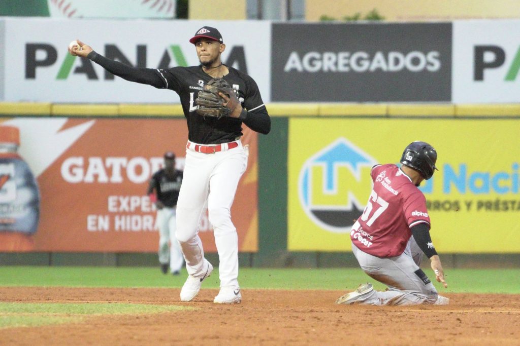 gigantes-explotan-con-13-carreras-y-suben-al-tercero;-escogido-queda-a-un-triunfo-del-round-robin