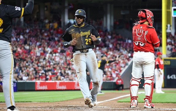 seibu-firma-al-dominicano-alexander-canario