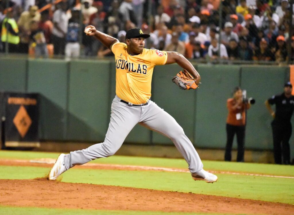 aguilas-remontan-6-2-en-la-romana-y-empatan-con-toros-por-el-ultimo-boleto-a-la-final