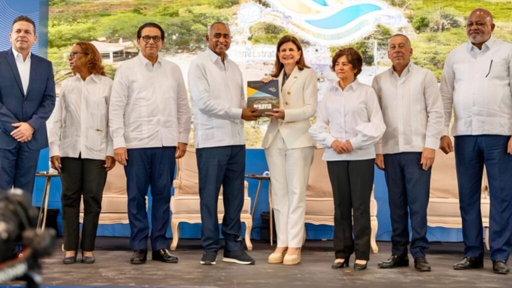 senador-julito-fulcar-presenta-plan-estrategico-de-desarrollo-sostenible