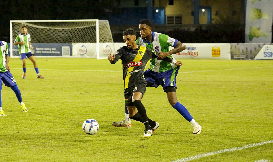 delfines-se-imponen-como-visitantes-ante-moca-fc 