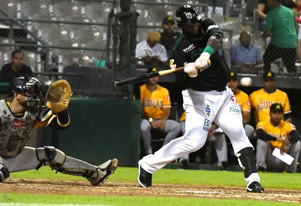 estrellas-firman-a-miguel-sano-por-2-anos