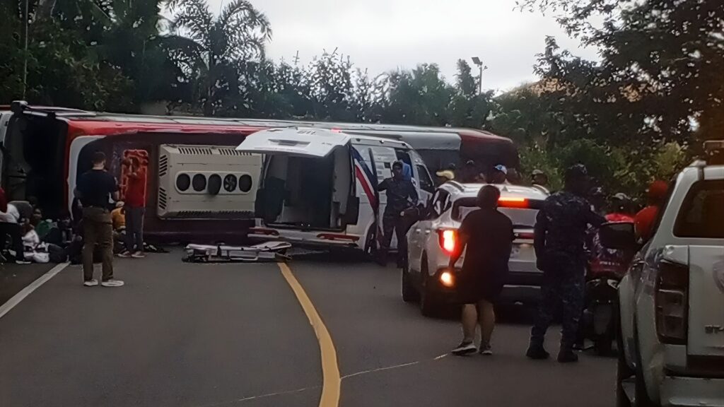accidente-en-carretera-casabito-constanza-deja-varios-heridos