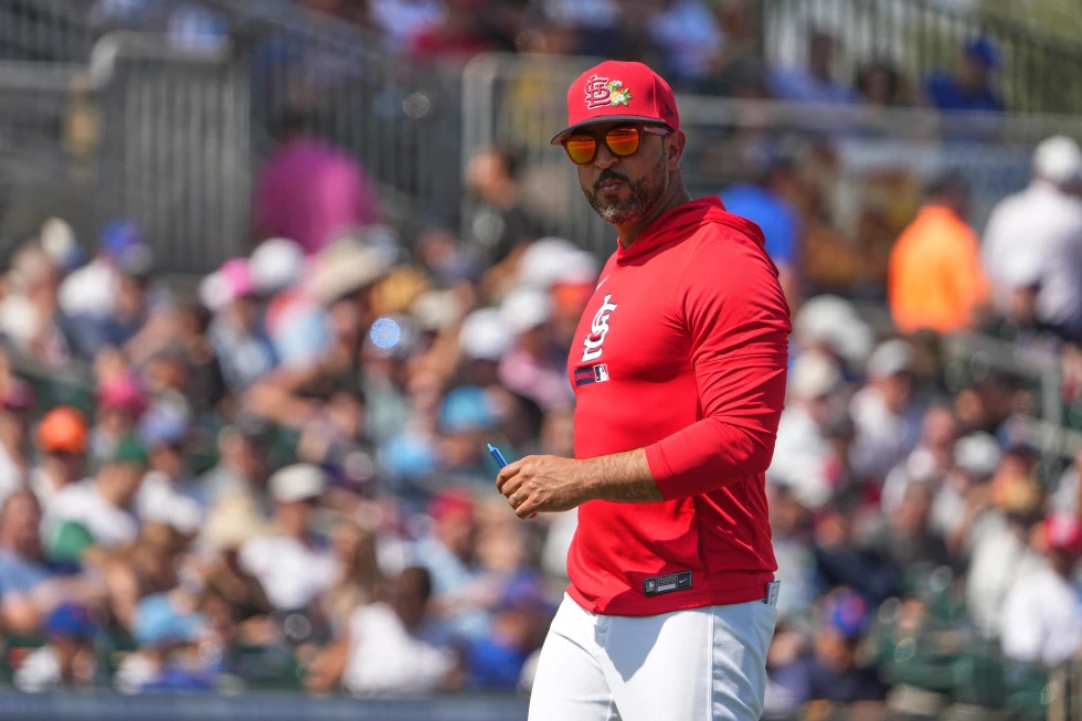 los-cardinals-extienden-el-contrato-del-manager-oliver-marmol-hasta-2028,-con-una-opcion-del-club-para-2029