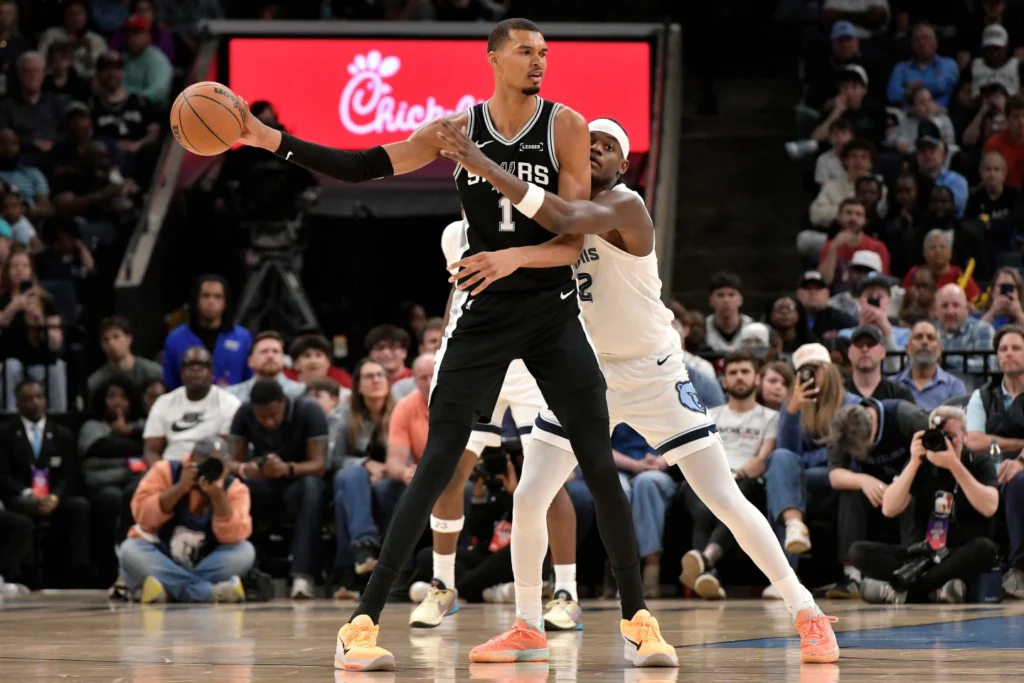 wembanyama-impone-su-dominio-y-spurs-vence-a-grizzlies.-boston-y-frena-a-okc