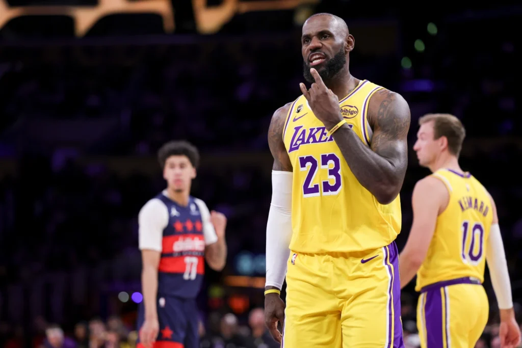 con-luka-doncic-suspendido,-el triple-doble-de-lebron-james-impulsa-a-los-lakers-sobre-los-wizards