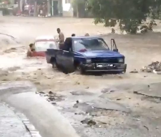 inundaciones-en-santiago-rodriguez-arrastran-vehiculos-tras-fuertes-lluvias