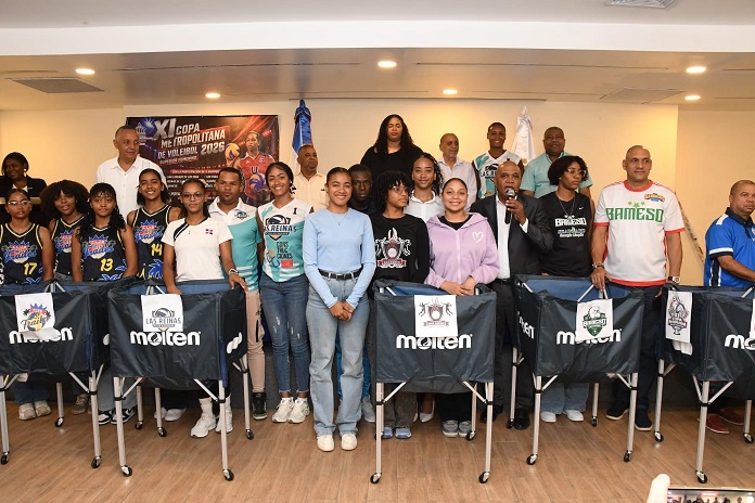 ministro-kelvin-cruz-entrega-aporte-de-rd$800,000-para-copa-metropolitana-voleibol-superior-femenino 
