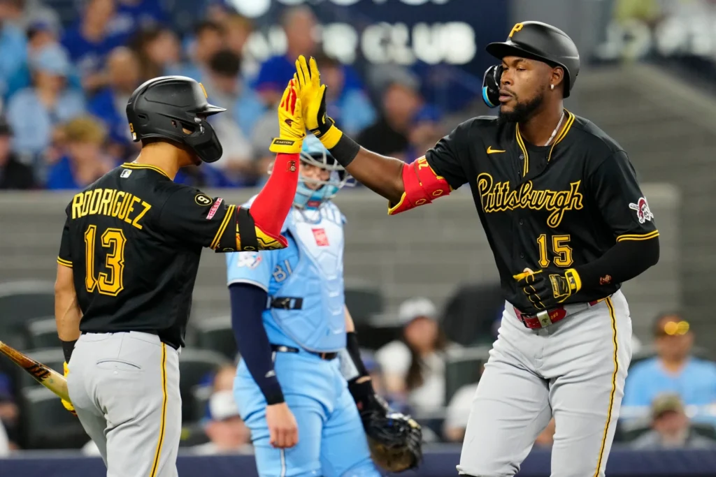 poder-dominicano:-valdez,-cruz-y-devers-sacuden-la-mlb-con-cuadrangulares 