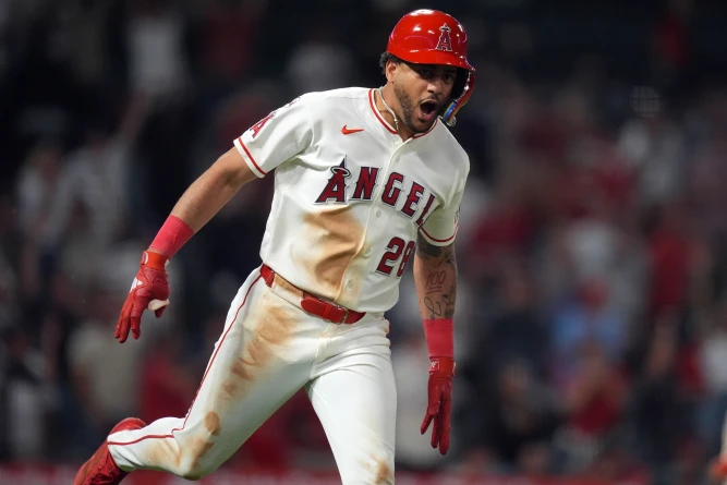 siri-decidecon-hit-de-oro-en-la-decima-y-angels-dejan-tendidos-a-astros