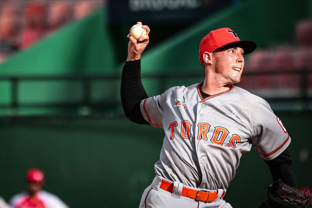 aaron-sanchez-y-carlos-rodriguez-regresan-con-los-toros-en-lidom