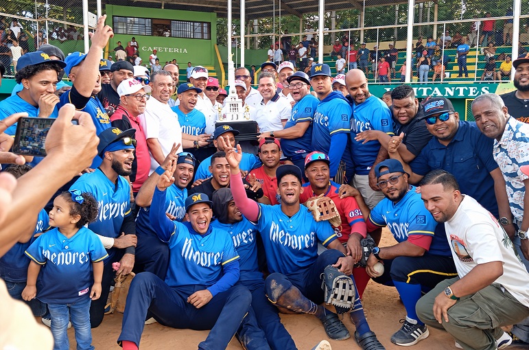 luna-tv-conquista-la-corona-de-campeones-en-softbol-interempresarial