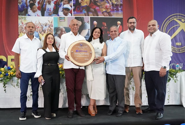 mauricio-baez-celebra-63-anos-honrando-el-legado-de-boyon-dominguez